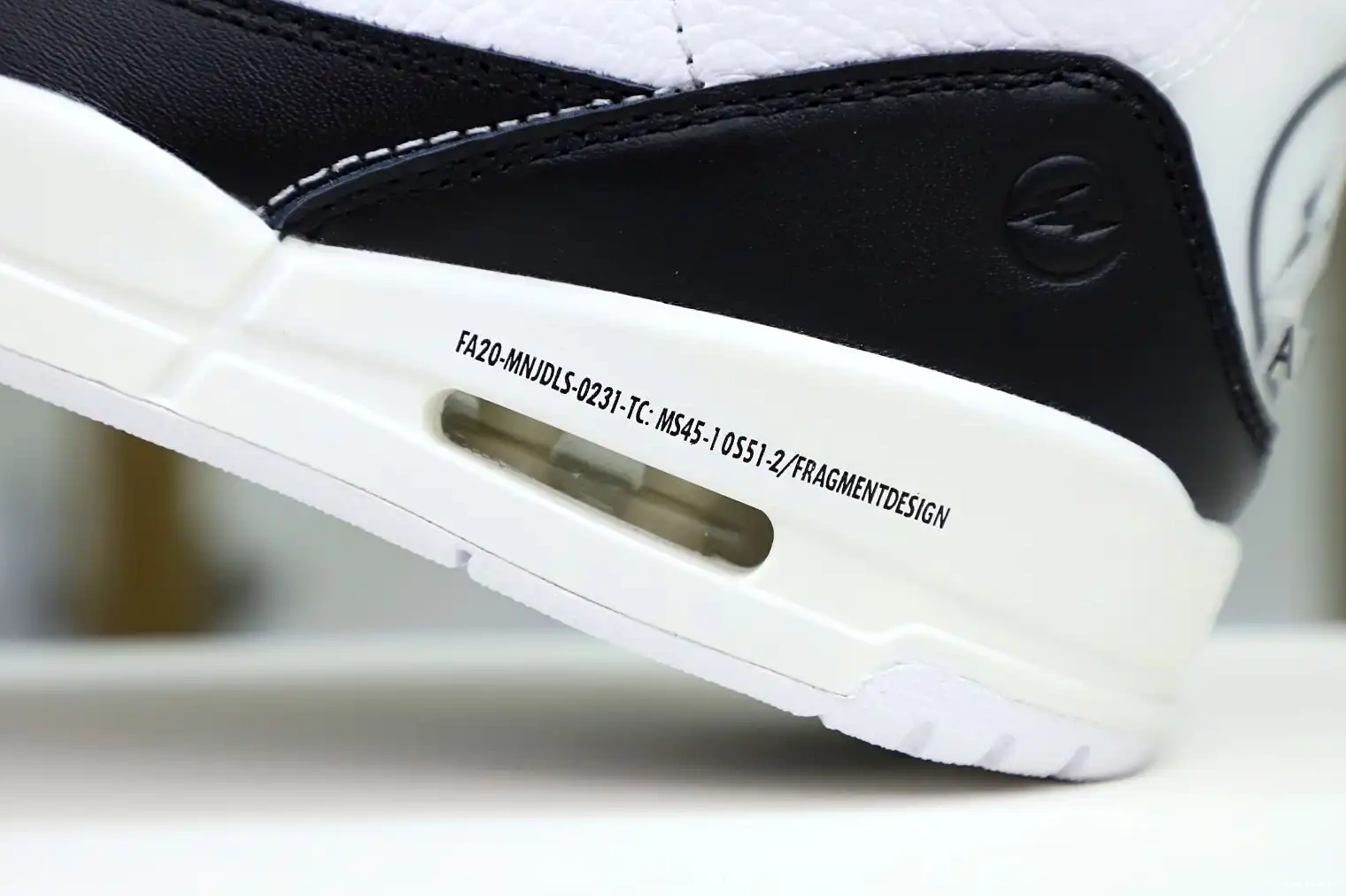 DESIGN AIR 'WHITE' RETRO 3 SP Kimikick X FRAGMENT JORDAN 0715
